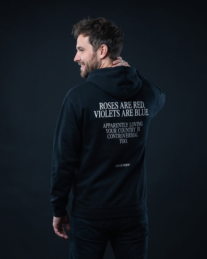 Mann trägt den WORN OPINIONS Hoodie Apparently loving your country is controversial in Schwarz von hinten, Rückenprint Roses are red, violets are blue. Apparently loving your country is controversial too. - END OF POEM -