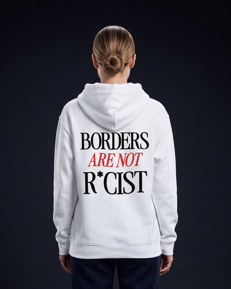 Frau trägt den WORN OPINIONS Hoodie Borders are not in Weiß von hinten, Rückenprint Borders are not R*cist