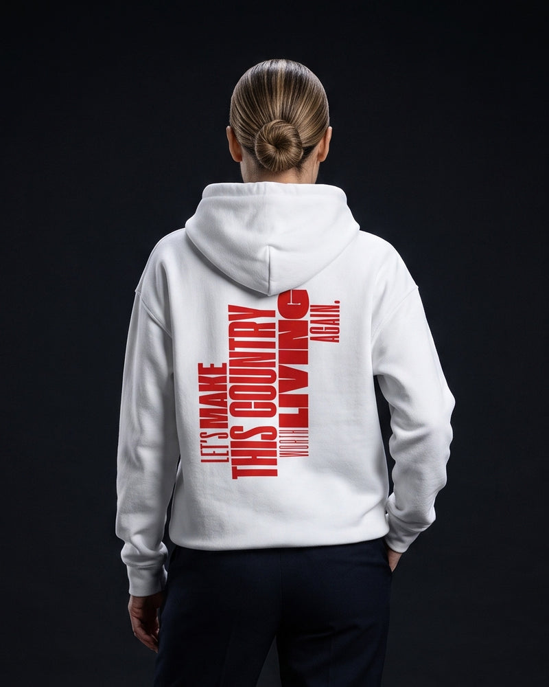Frau traegt weissen Hoodie mit Rueckenprint "Let's make this country worth living again."