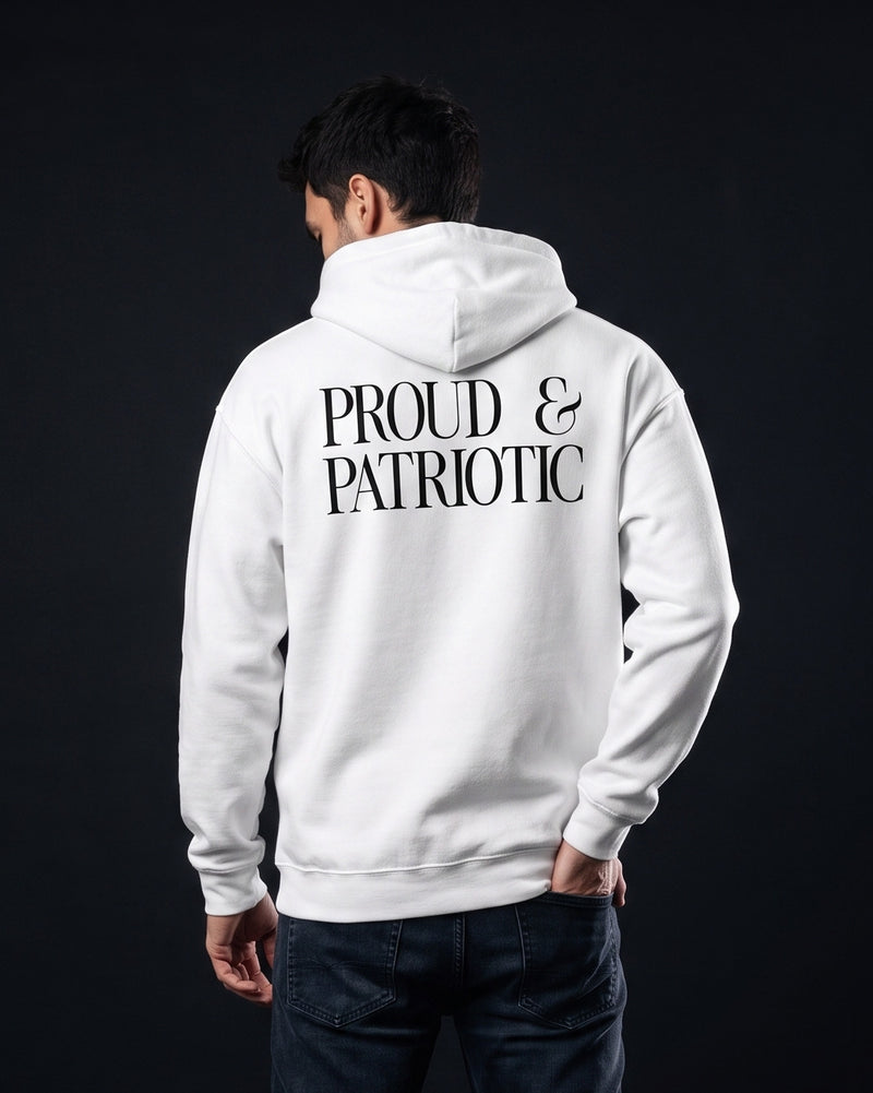 Mann trägt den WORN OPINIONS Hoodie Proud & Patriotic in Weiß von hinten, Rückenprint Proud & Patriotic