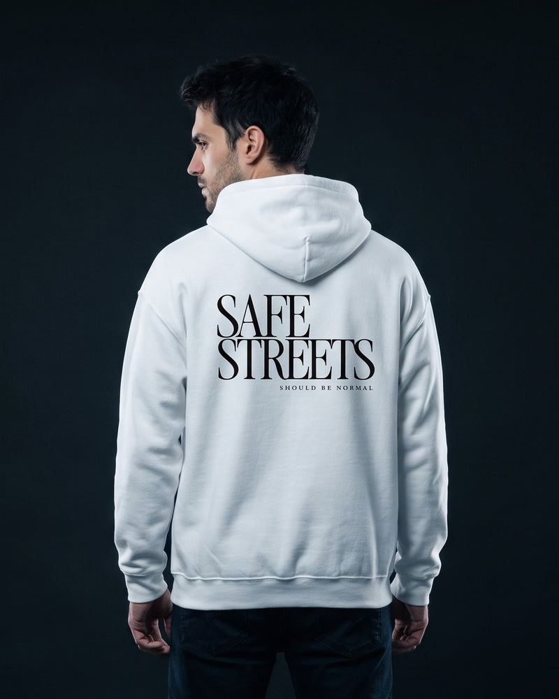 Mann trägt den WORN OPINIONS Hoodie Safe Streets in Weiß von hinten, Rückenprint Safe Streets should be normal