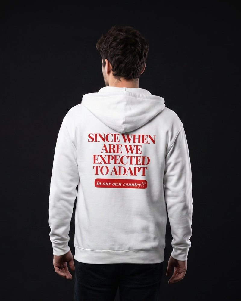Mann trägt die WORN OPINIONS Kapuzenjacke Since when are we expected to adapt in Weiß von hinten, Rückenprint Since when are we expected to adapt, in our own country!?
