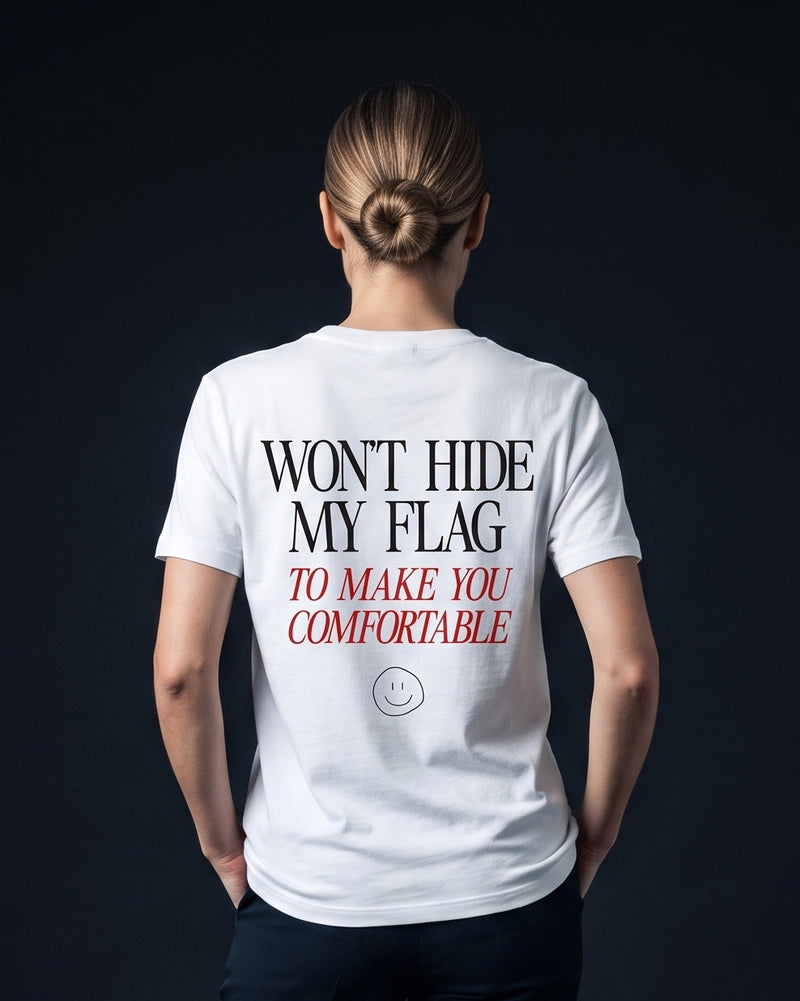 Frau trägt das WORN OPINIONS T-Shirt Won't hide my flag in Weiß von hinten, Rückenprint Won't hide my flag, to make you comfortable