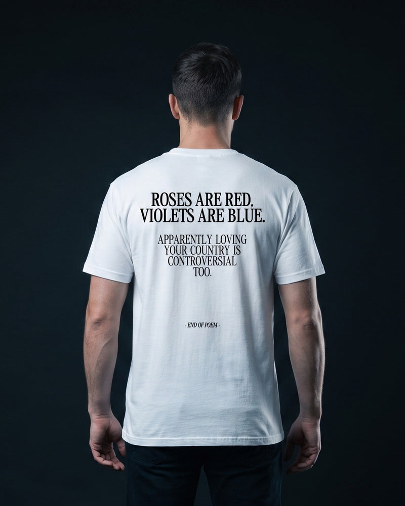 Mann traegt das WORN OPINIONS T-Shirt Apparently loving your country is controversial in Weiss von hinten, Rueckenprint Roses are red, violets are blue. Apparently loving your country is controversial too.