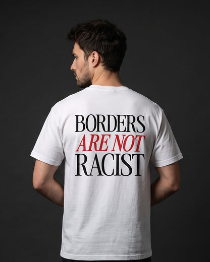 Mann trägt das WORN OPINIONS T-Shirt Borders are not racist in Weiß von hinten, Rückenprint Borders are not racist
