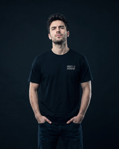 Mann trägt das WORN OPINIONS T-Shirt Proud & Patriotic in Schwarz von vorn, Brustprint Proud & Patriotic
