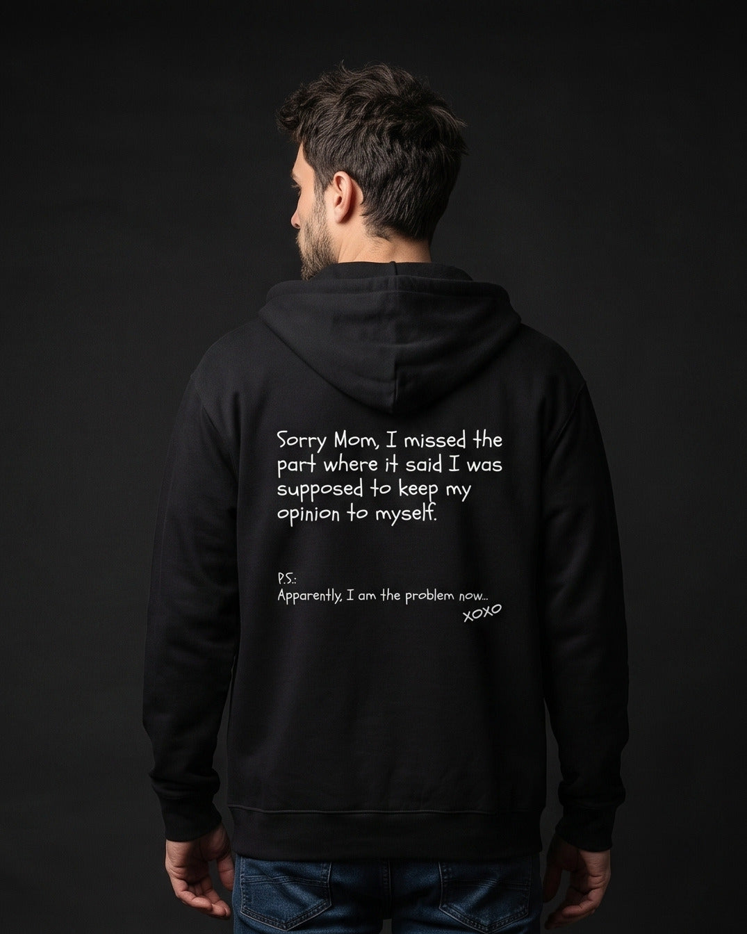 Mann in schwarzem Zip-Hoodie mit Rueckendruck 'Sorry Mom, I missed the part where it said I was supposed to keep my opinion to myself.'