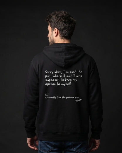 Mann in schwarzem Zip-Hoodie mit Rueckendruck 'Sorry Mom, I missed the part where it said I was supposed to keep my opinion to myself.'
