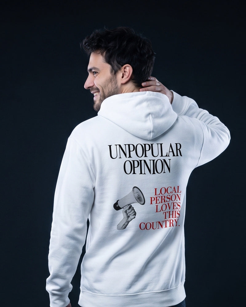 Mann trägt den WORN OPINIONS Hoodie Unpopular Opinion in Weiß von hinten, Rückenprint Unpopular Opinion, Local person loves this country.